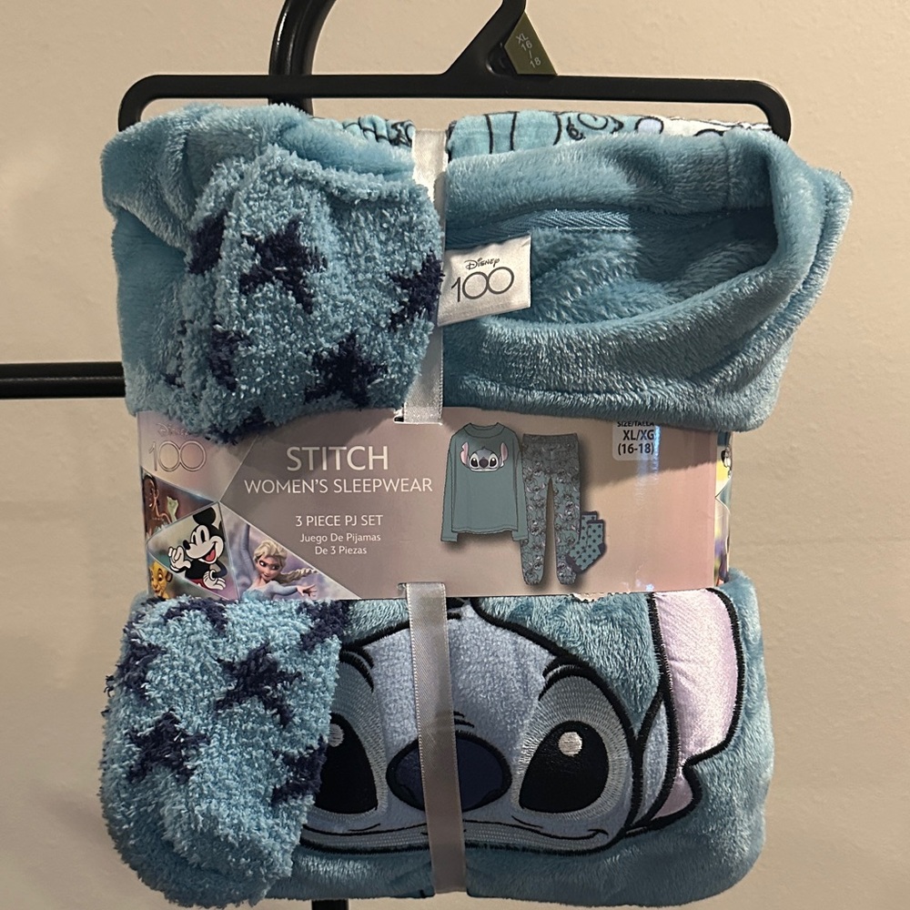 Disney Stitch Women's Teal Sleepwear Set